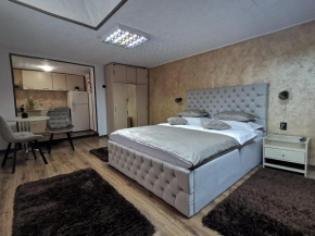 Shelby Accommodation -Adult Only-